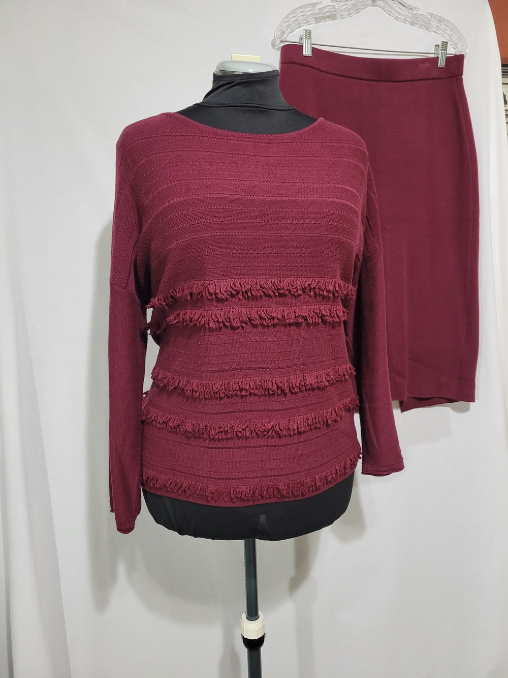 Women's Burgundy Fringe Knit Sweater - Unbranded